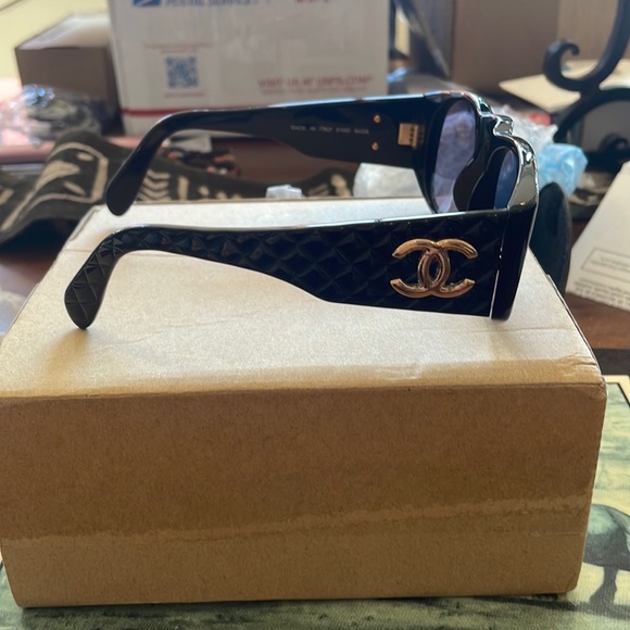 CHANEL Accessories - Stunning Chanel Sunglasses 🕶️